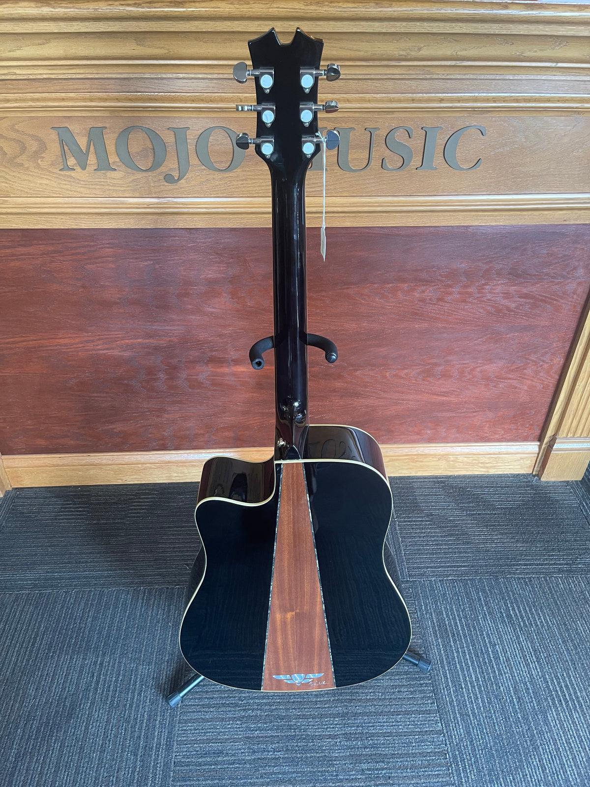 Urban Guitar Company Player by Keith Urban Cutaway Acoustic Guitar – Sunburst used- shipping included
