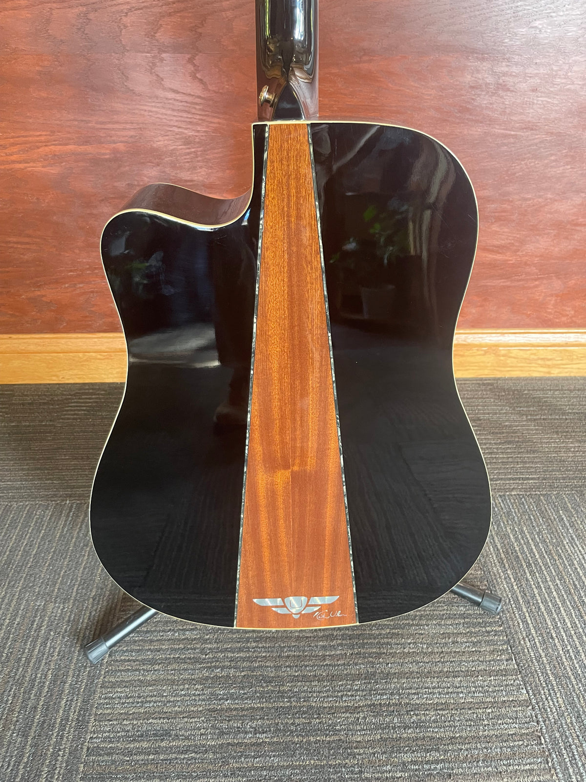 Urban Guitar Company Player by Keith Urban Cutaway Acoustic Guitar – Sunburst used- shipping included