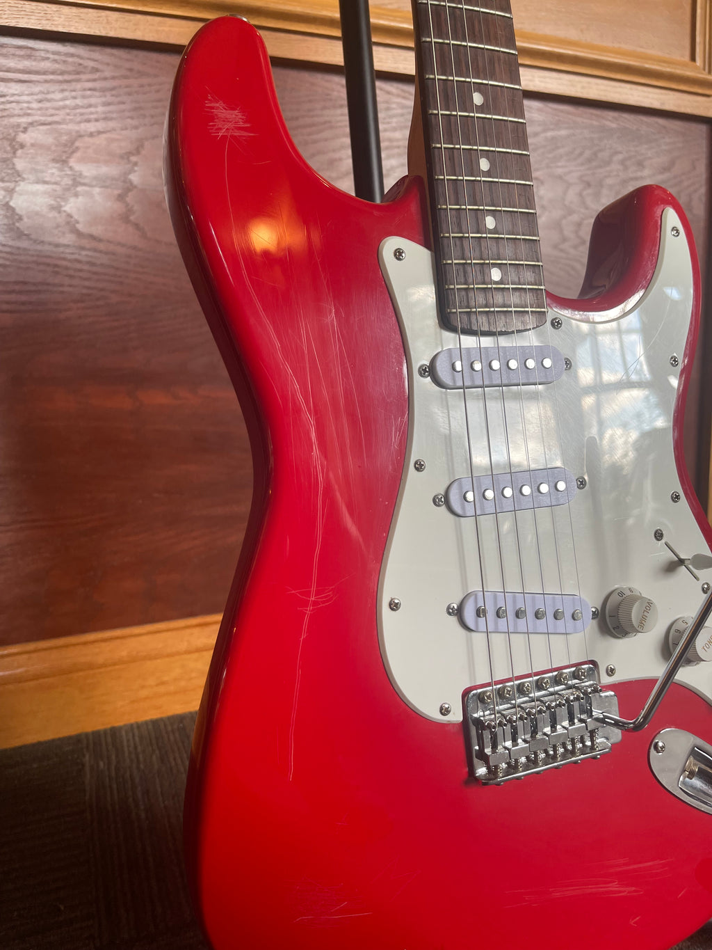 Squier Affinity Series Stratocaster Electric Guitar – Red used -shipping included