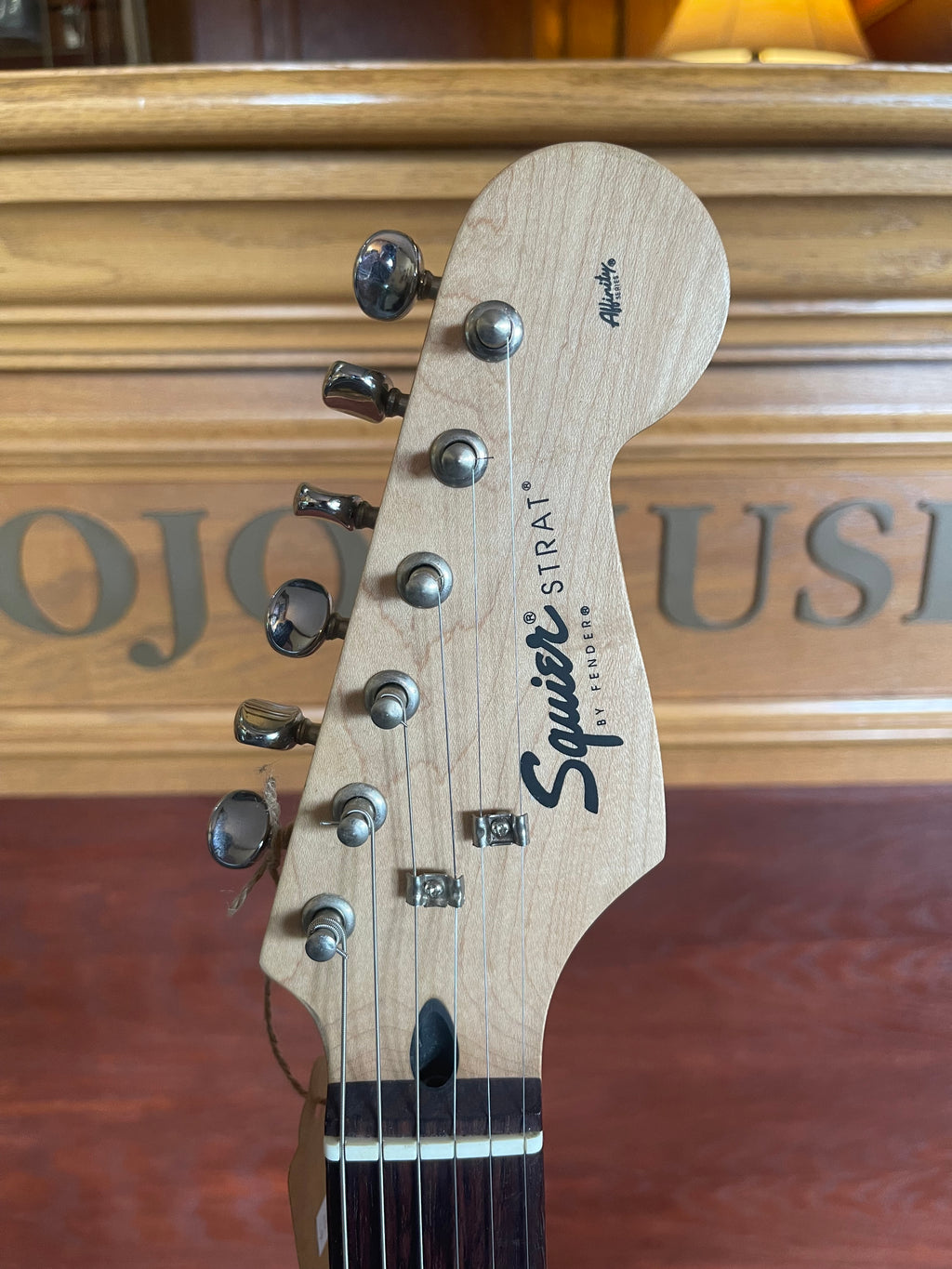 Squier Affinity Series Stratocaster Electric Guitar – Red used -shipping included