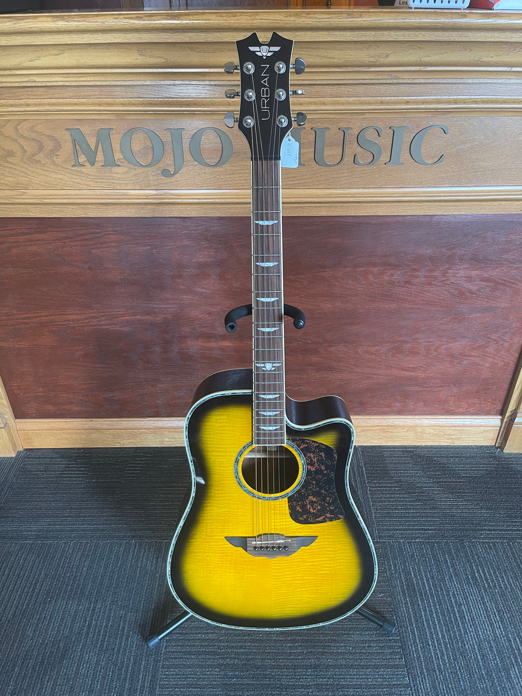 Urban Guitar Company Player by Keith Urban Cutaway Acoustic Guitar – Sunburst used- shipping included
