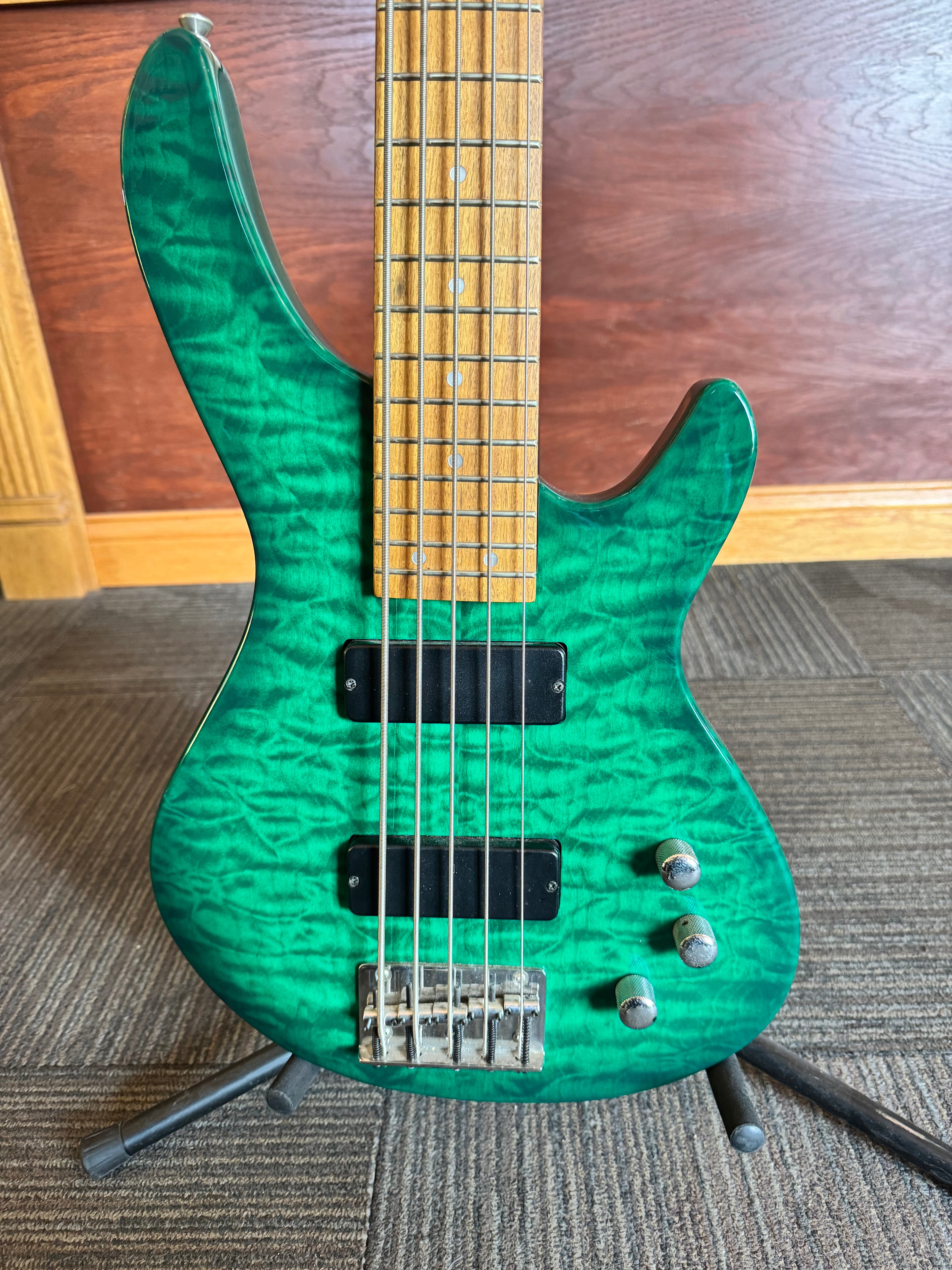 Tradition 5 String Bass
