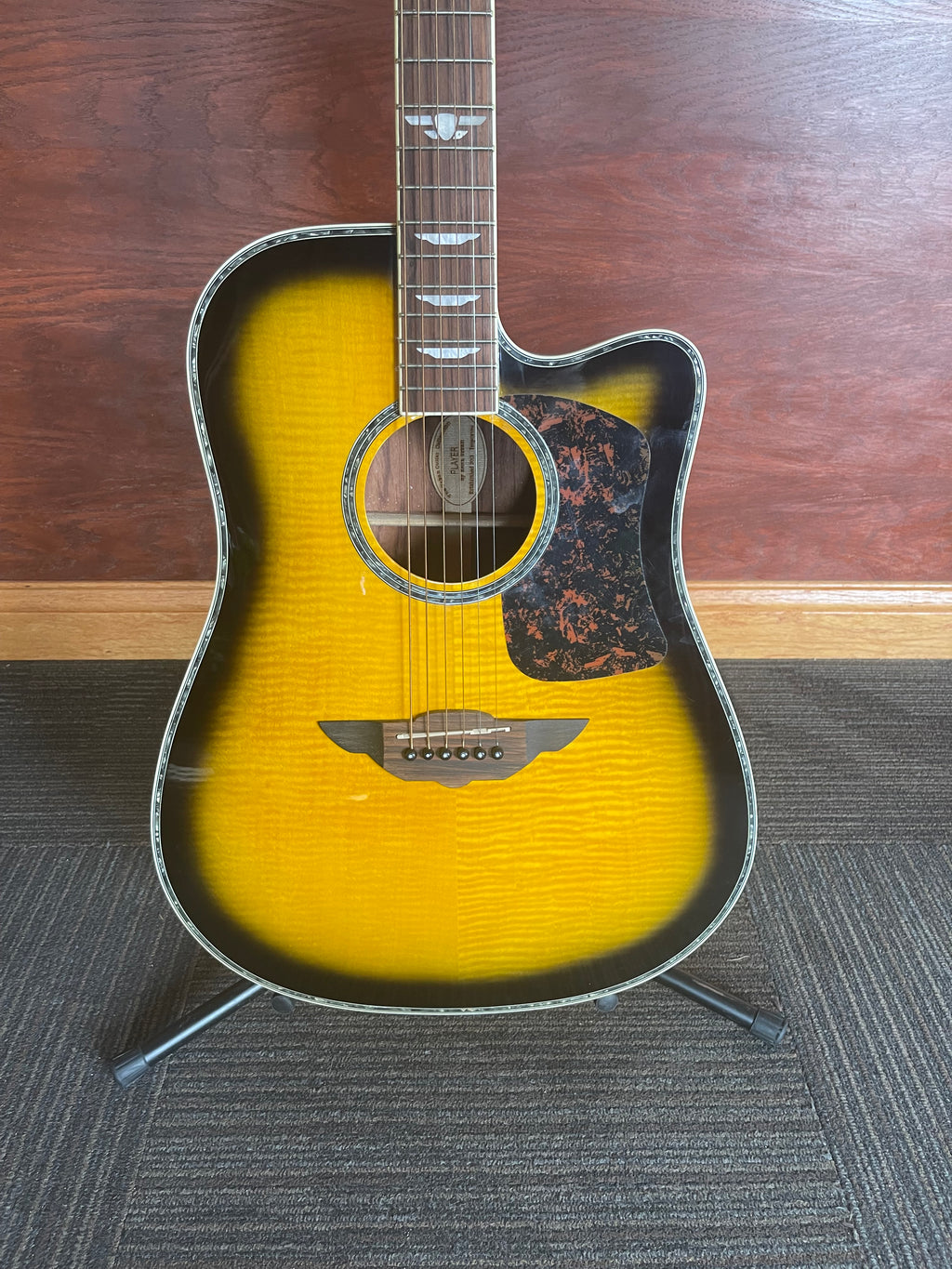 Urban Guitar Company Player by Keith Urban Cutaway Acoustic Guitar – Sunburst used- shipping included