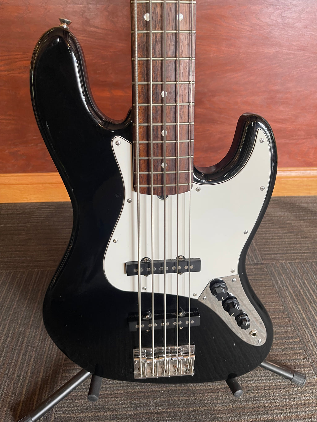 Squier Affinity Series 5-String Jazz Bass
