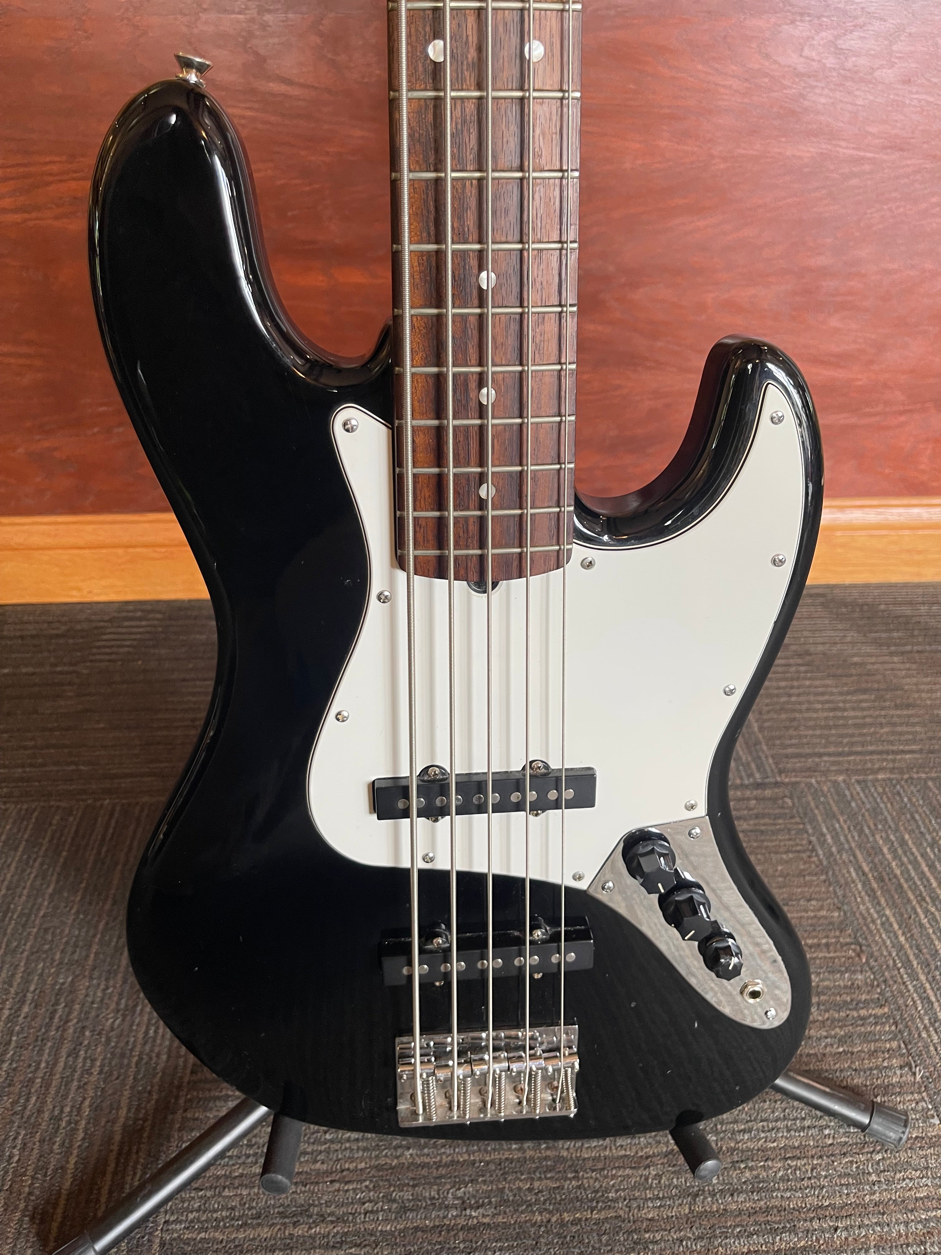 Squier Affinity Series 5-String Jazz Bass