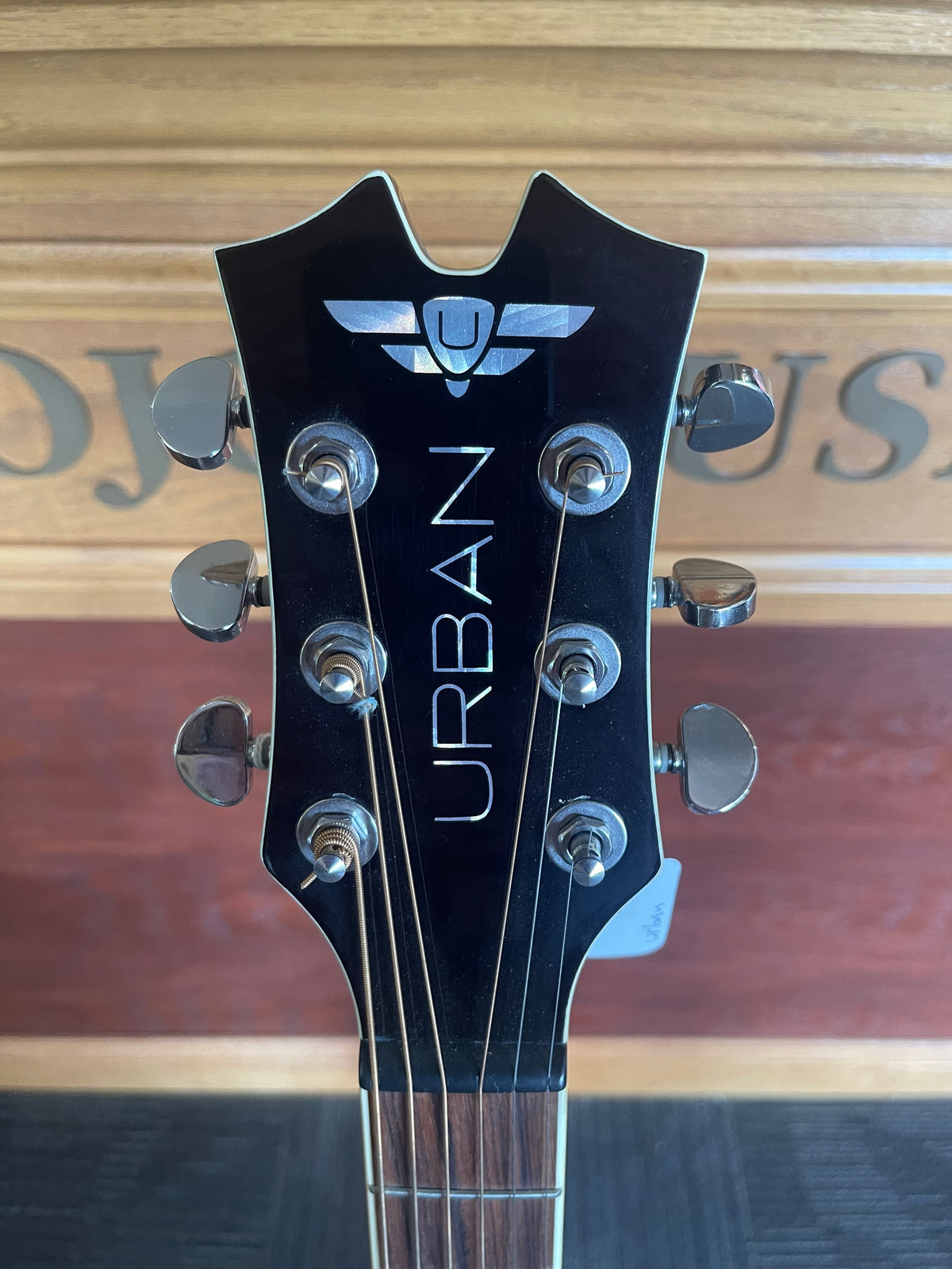 Urban Guitar Company Player by Keith Urban Cutaway Acoustic Guitar – Sunburst used- shipping included
